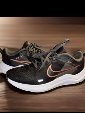 Nike Women's Downshifter 12 running shoes. Womens size 9